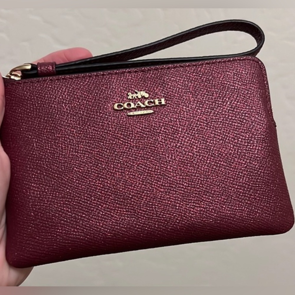 COACH Corner Zip Glitter Leather Wristlet Boxed Gift Box 2 Charms 100% AUTHENTIC - Picture 8 of 8